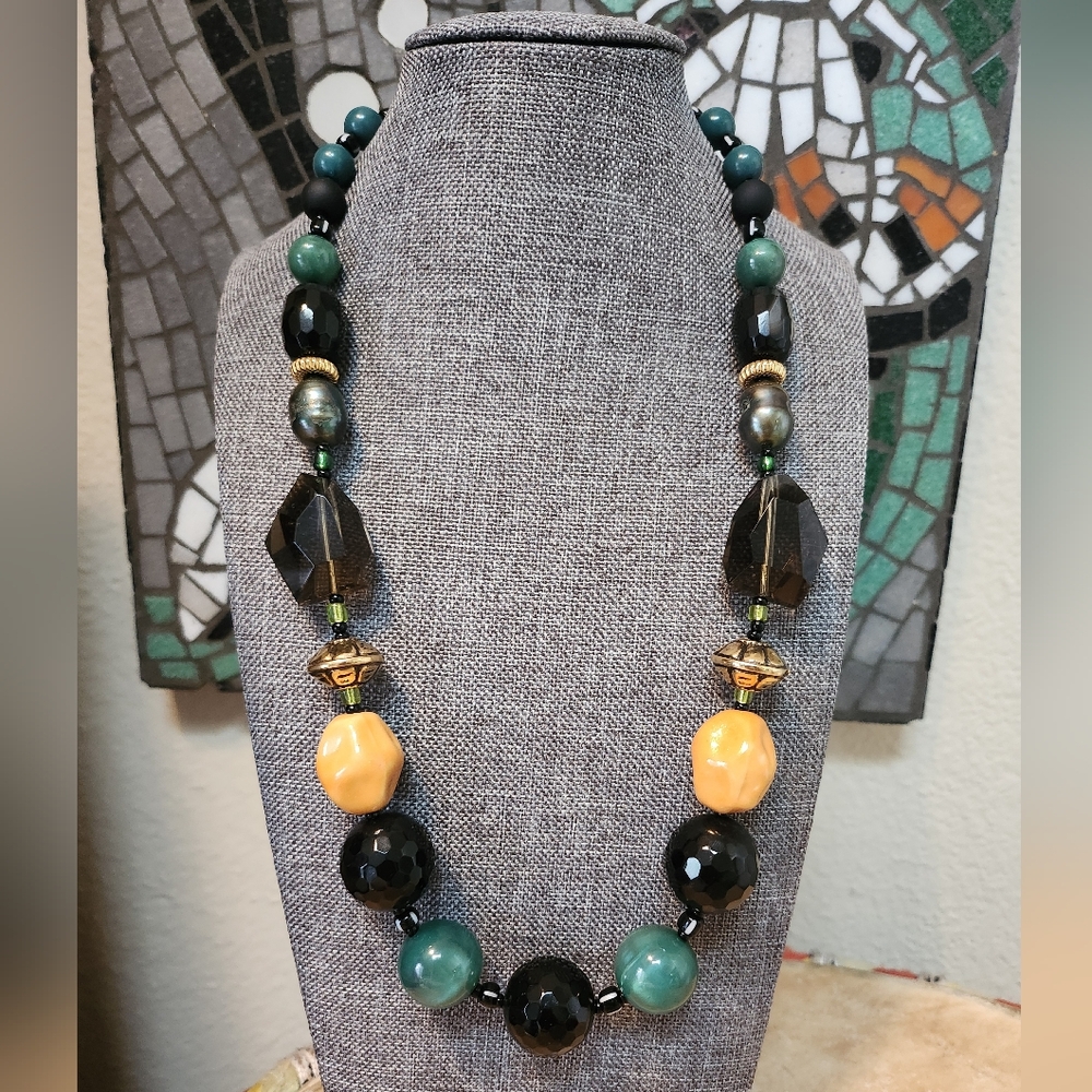 Elegant Multicolor Beaded Necklace
